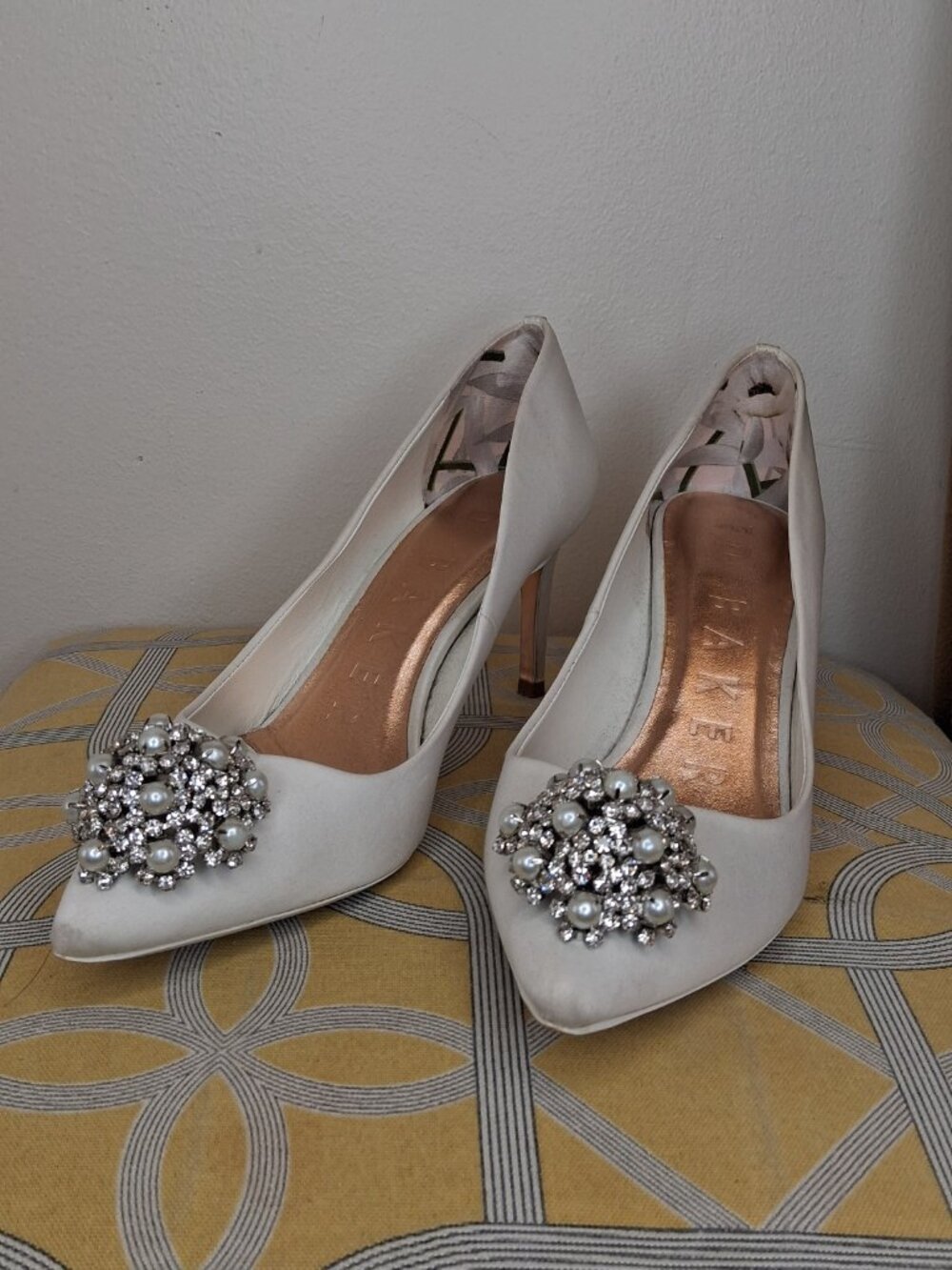 Ted Baker - White Formal Brooch Heels Size 9 - Picture 2 of 8
